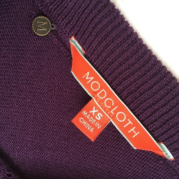 Modcloth V-Neck Pullover Sweater - Picture 4 of 6